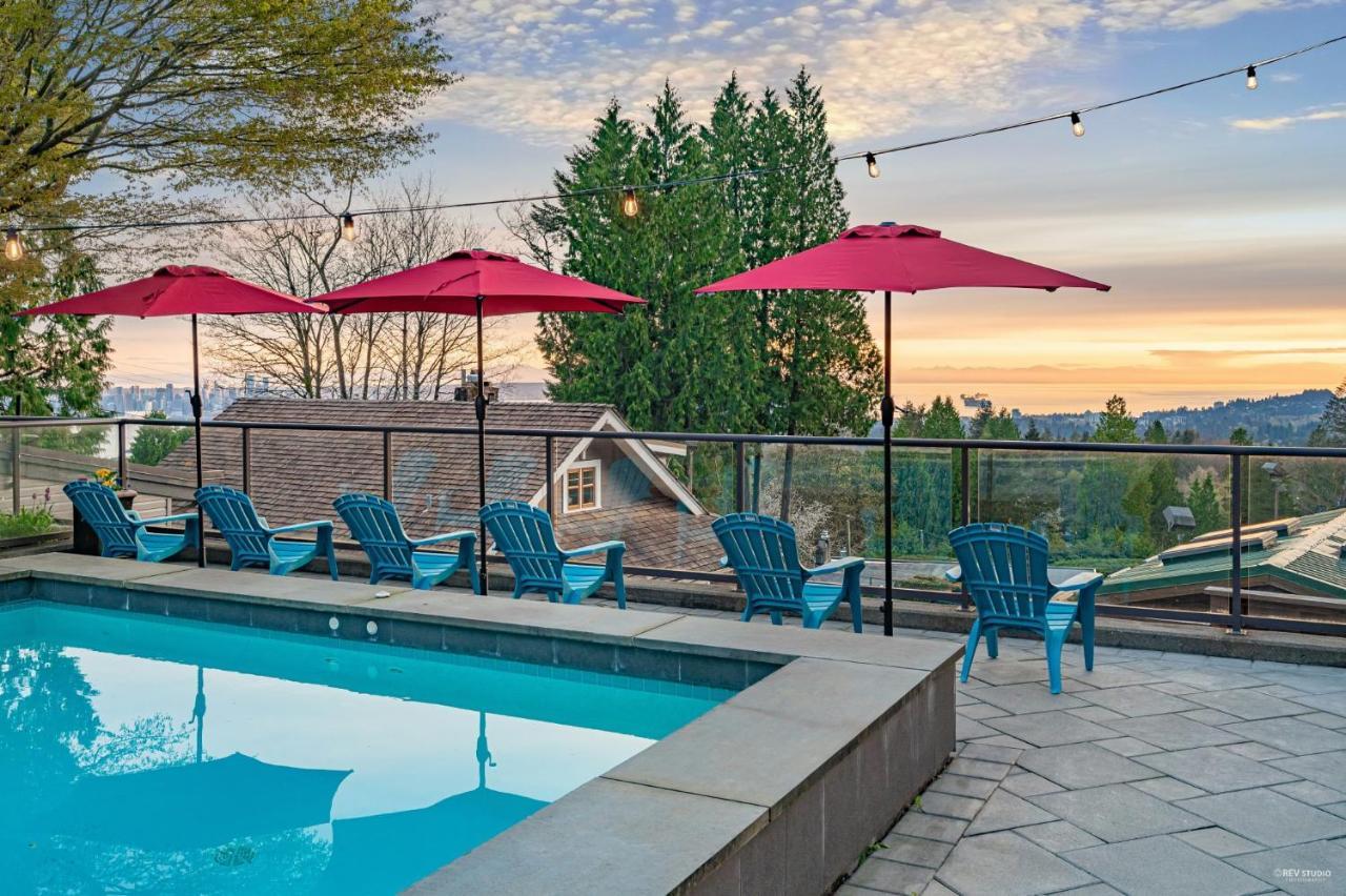 Grouse Cheerful Large Private Bedroom, Bath, Shared Deck, Pool, Hot Tub North Vancouver Exterior photo