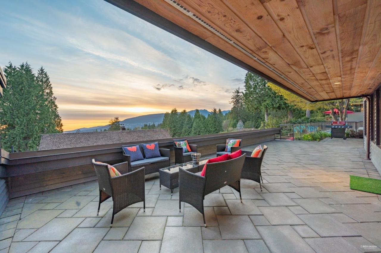 Grouse Cheerful Large Private Bedroom, Bath, Shared Deck, Pool, Hot Tub North Vancouver Exterior photo