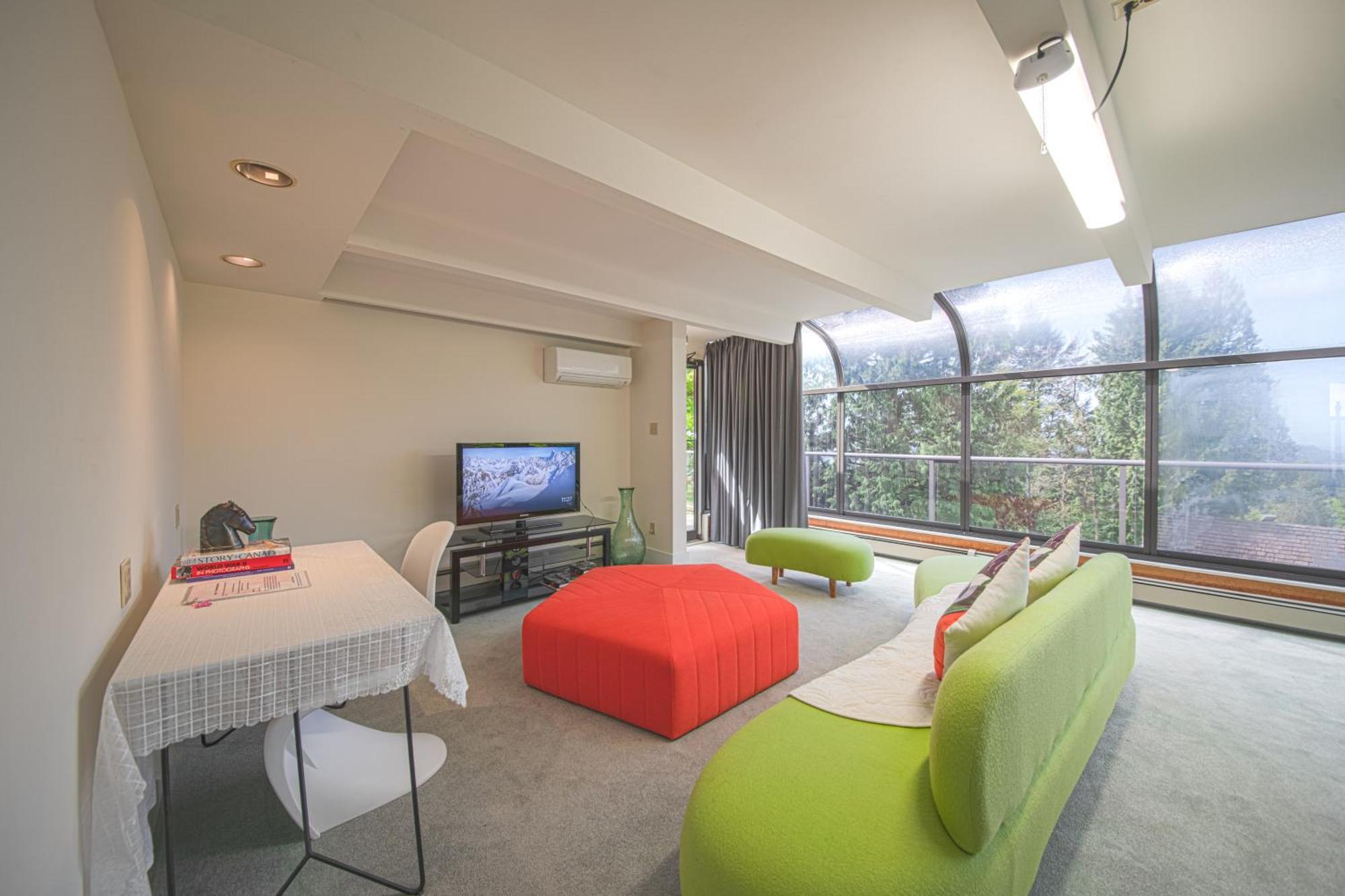 Grouse Cheerful Large Private Bedroom, Bath, Shared Deck, Pool, Hot Tub North Vancouver Exterior photo